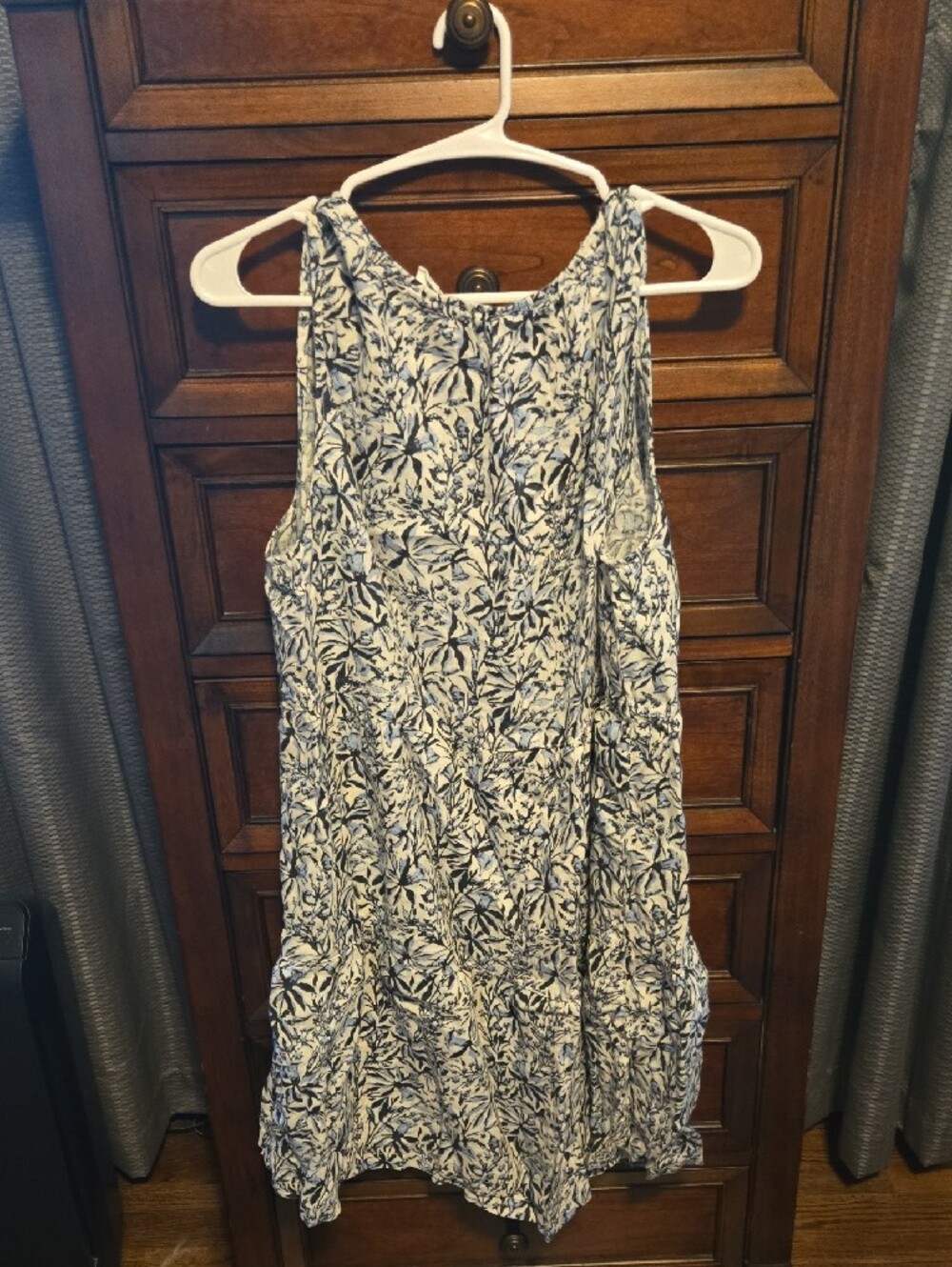 Lucky Brand Sleeveless Floral V-Neck Women's Dress in Cream and Navy - Picture 3 of 3